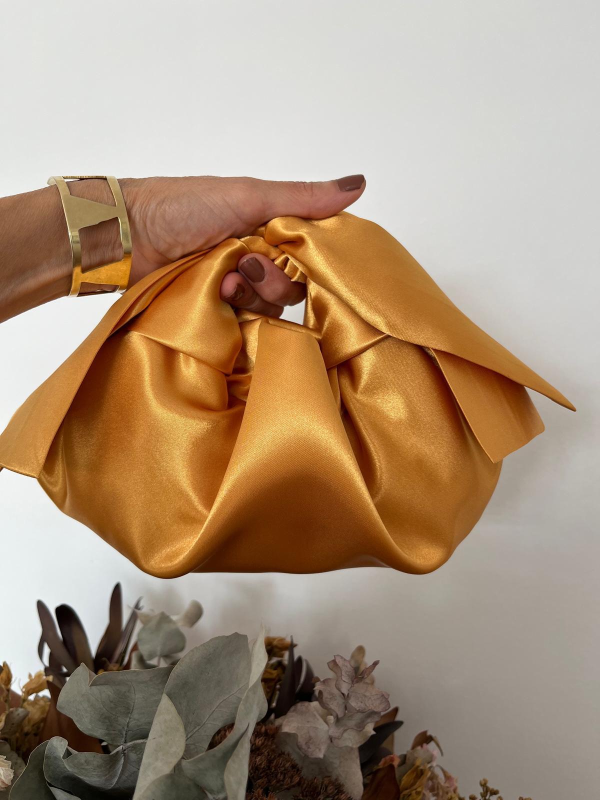 The Knot — Ámbar