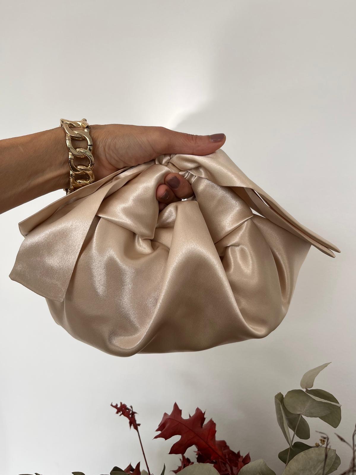 The Knot — Champán